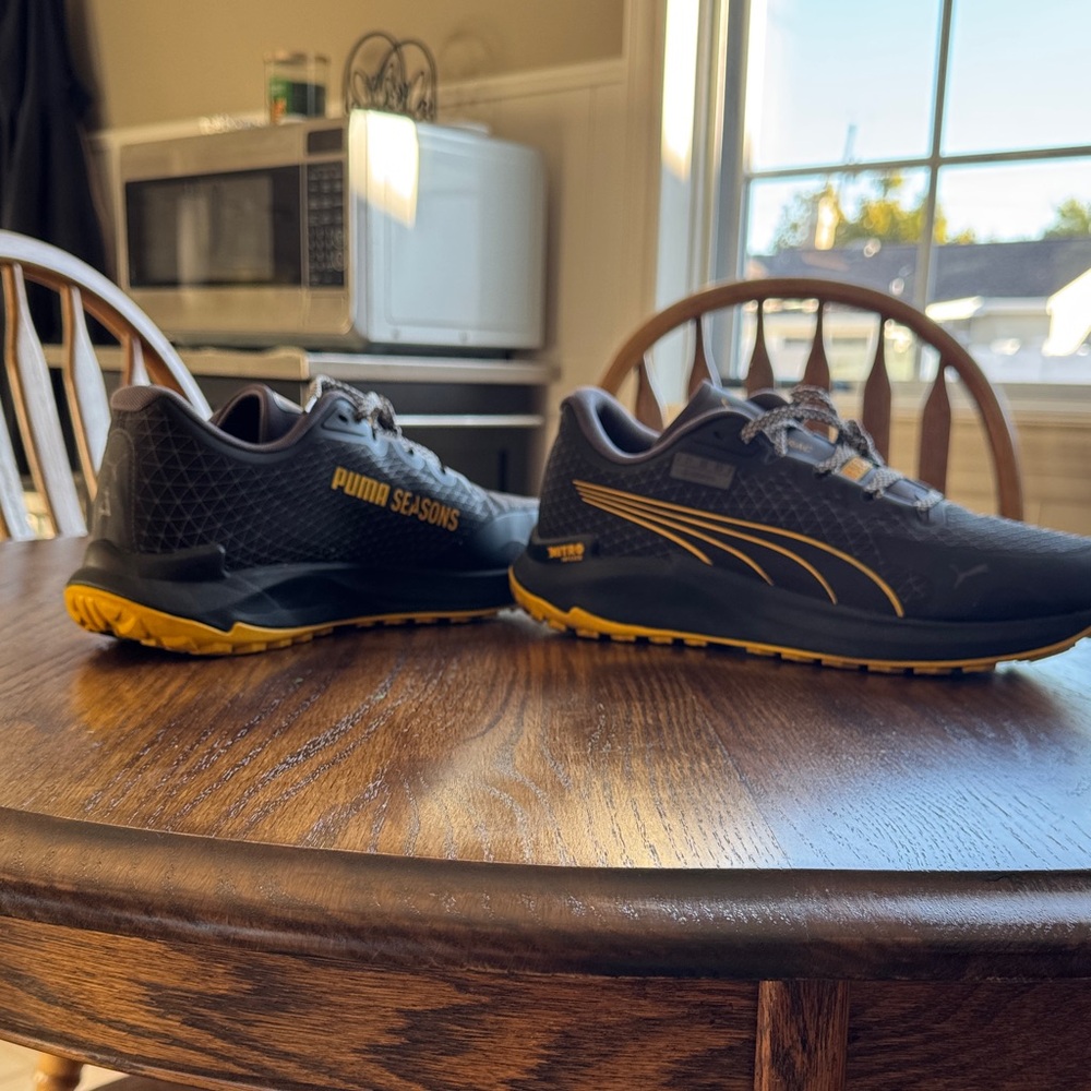 Puma Seasons Men's Black and Gold Athletic Shoes
